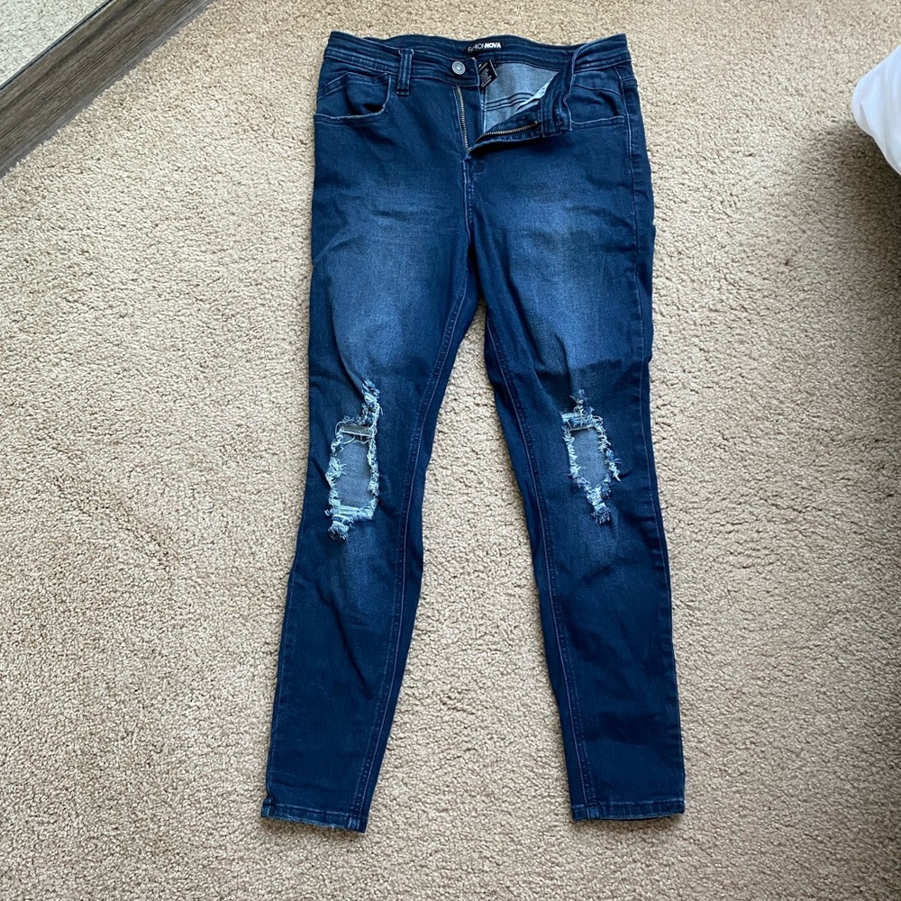 Fashion nova blue ripped skinny jeans in size 9
